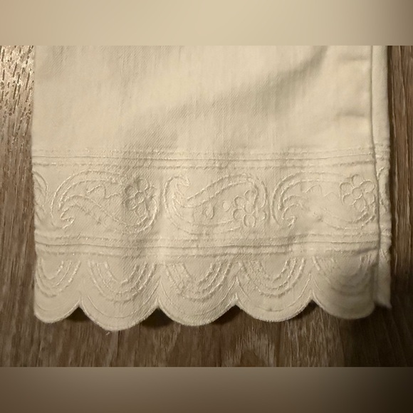 Pappagallo Women's White Cropped Jeans - Picture 3 of 5